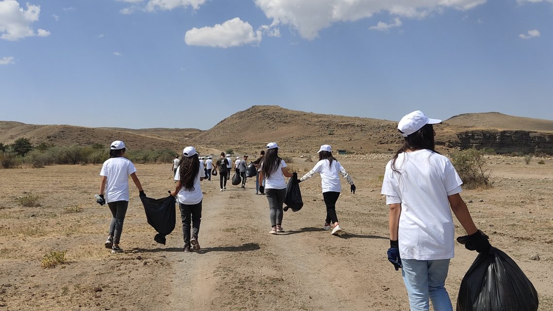 On 04 September, 2022, the Urban Foundation organized clean-up action on the shores of the lake Sevan, near the town of Gavar